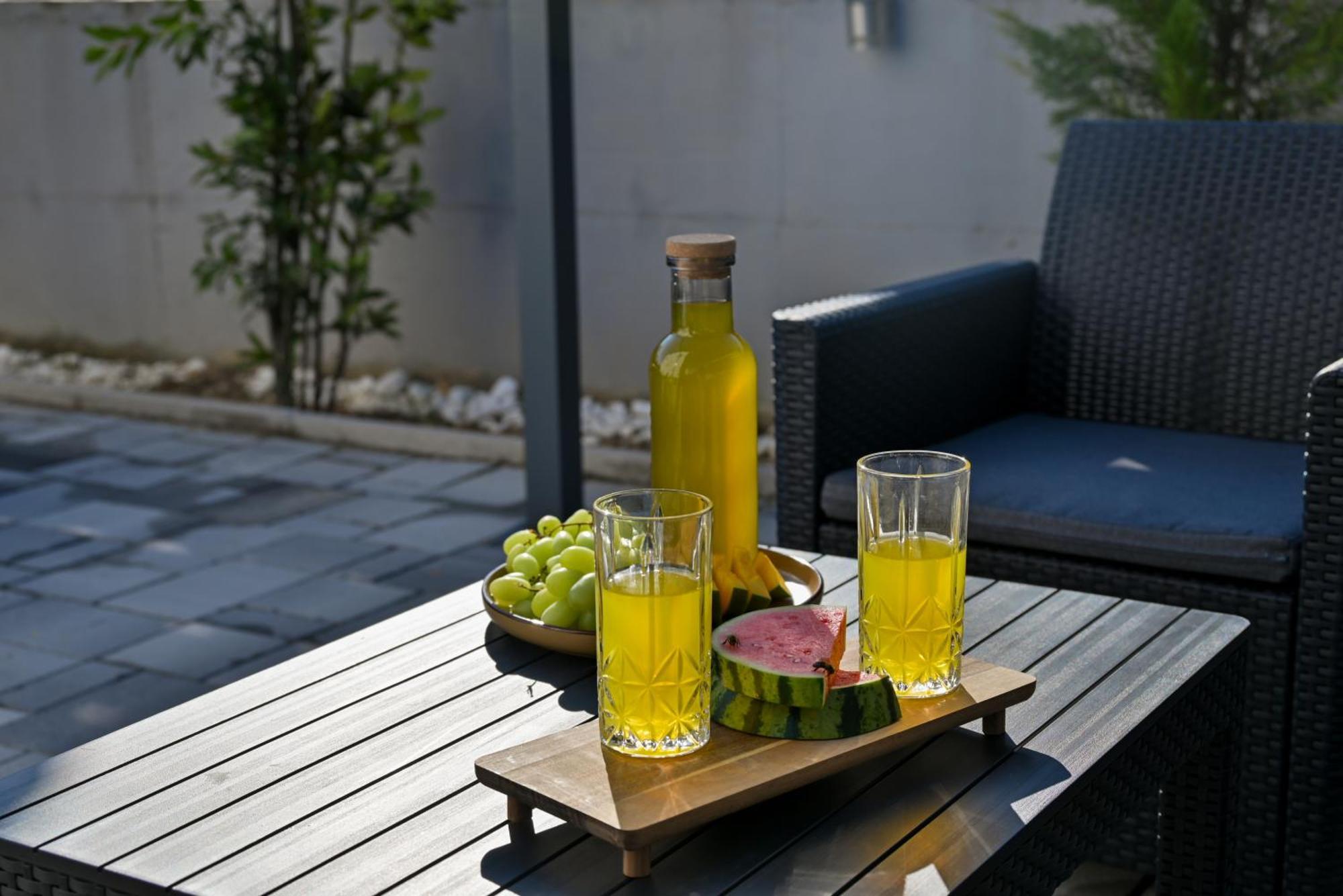 Luxury Apartment With Garden Jacuzzi And Wellness Trogir Exterior photo